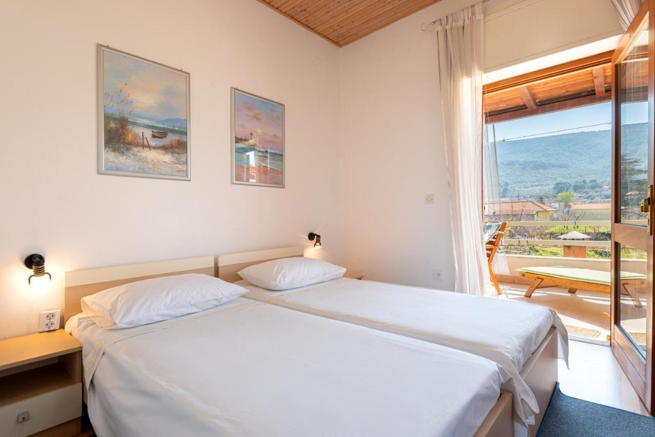 Apartments By The Sea Jelsa, Hvar - 11319 イェルサ エクステリア 写真