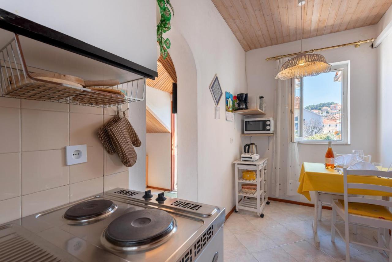 Apartments By The Sea Jelsa, Hvar - 11319 イェルサ エクステリア 写真