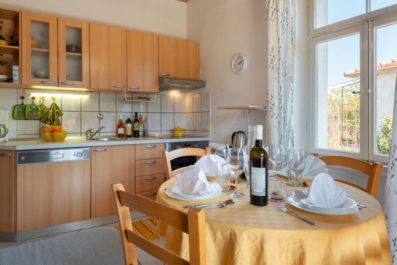 Apartments By The Sea Jelsa, Hvar - 11319 イェルサ エクステリア 写真